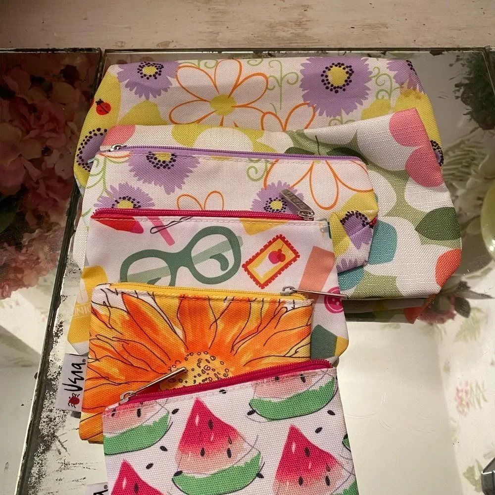 Assorted Makeup Bags - 6 pieces various sizes , never used .. new ,